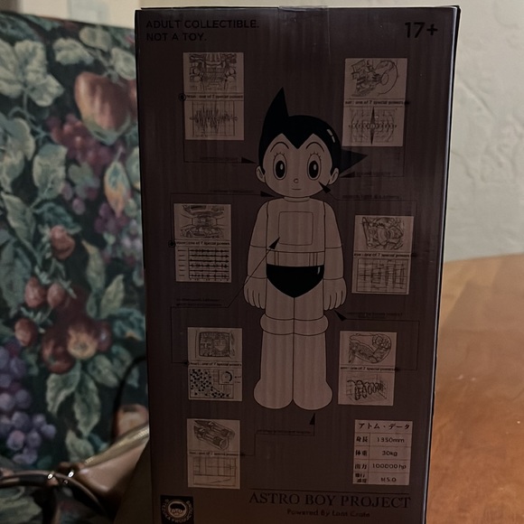 Textural products : Astro Boy Light Up Figure - Picture 4 of 4